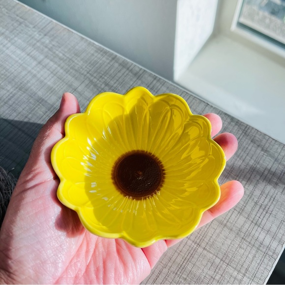 Urban Outfitters Other - Flower Snack Bowl NWT